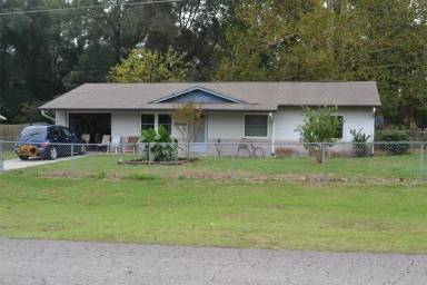 Main picture of 2710 NE 42nd Pl