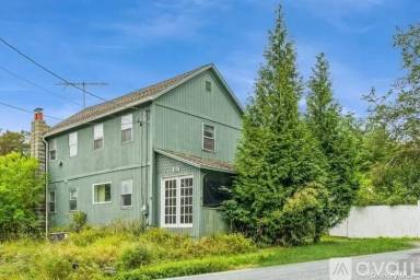 Main picture of 983 Plank Rd