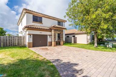Main picture of 8647 SW 207th Ter