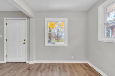 Main picture of 1092 Peerless Ave