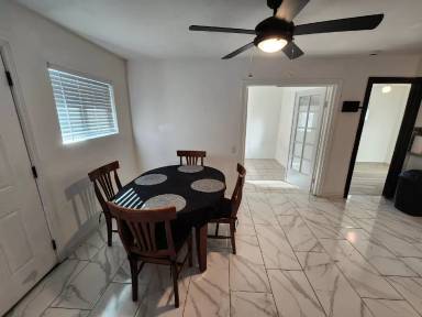 Main picture of 3518 W Lynwood St
