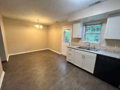 Main picture of 575 Holly Ct S