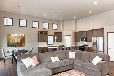 Main picture of 2721 12th St W