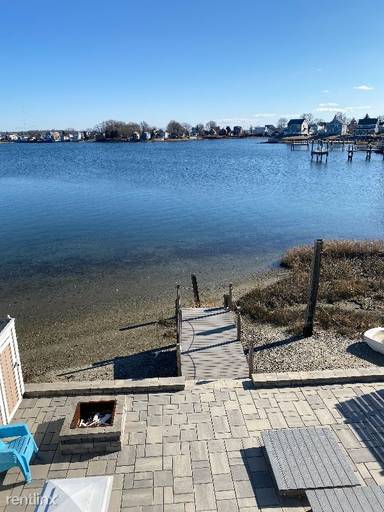 Main picture of 265 Riverside St