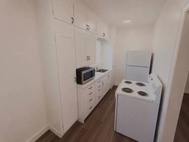 Main picture of 404 S Van Buren St