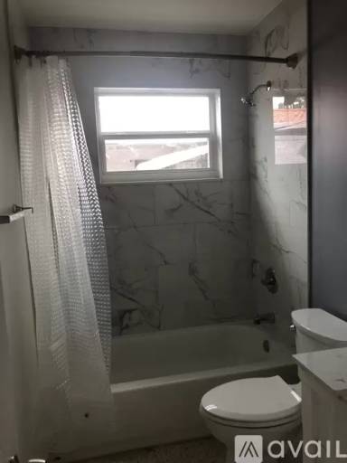 Main picture of 822 NW 32nd Pl