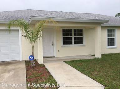 Main picture of 2599 SE Calusa Ave