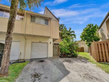 Main picture of 8226 NW 8th Pl