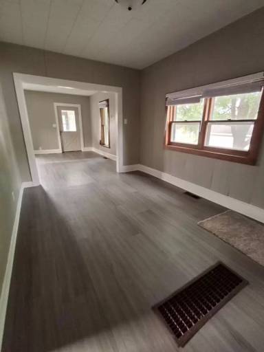 Main picture of 814 Lake Ave E