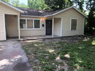 Main picture of 7637 Springdale St