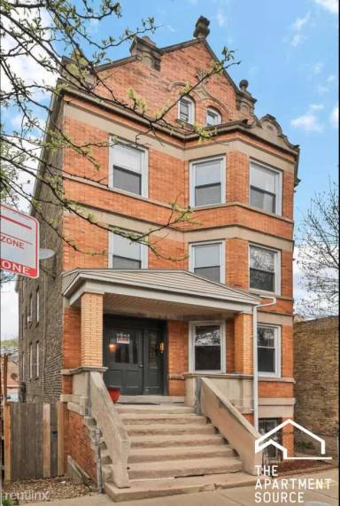 Main picture of 2042 W Armitage Ave