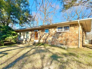 Main picture of 887 Elmwood Rd