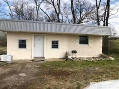 Main picture of 813 Carthage Hwy
