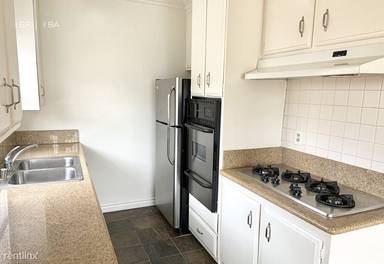 Main picture of 1133 N Clark St