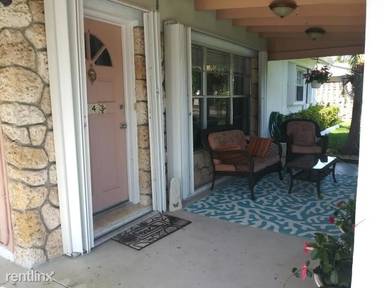 Main picture of 443 SW 8th Ave