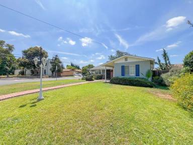 Main picture of 9856 La Rosa Dr