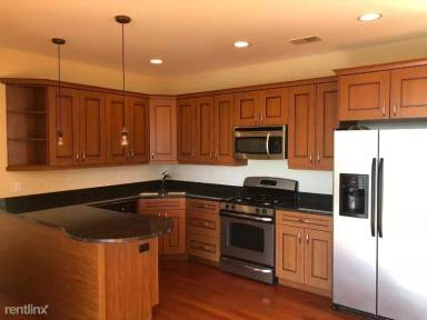 Main picture of 6957 N Greenview Ave