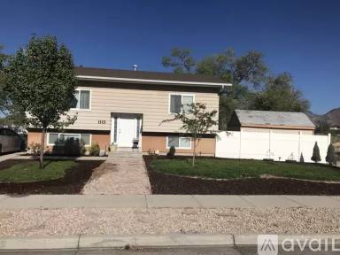 Main picture of 1115 E Larkspur Dr