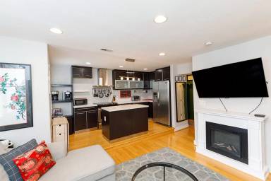 Main picture of 1220 Holbrook Ter NE