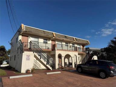 Main picture of 1235 W River Dr