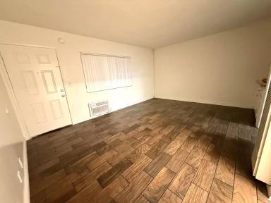Main picture of 225 S Burlington Ave