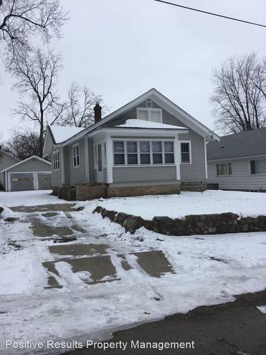 Main picture of 716 Leslie Ave