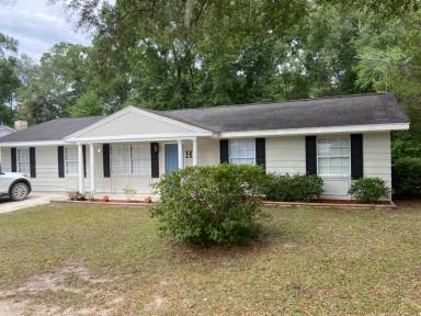 Main picture of 701 Martin Ct NE
