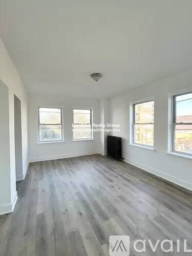 Main picture of 6930,6954,6971,6975 N Greenview Ave Apartments