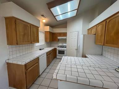 Main picture of 551 W Windsor Dr