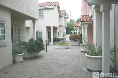 Main picture of 709 Woodside Way