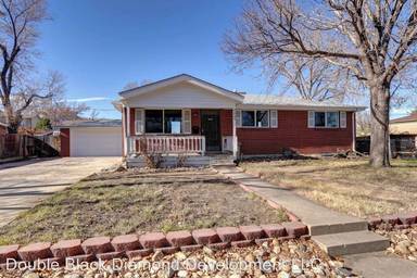 Main picture of 8865 Lander St