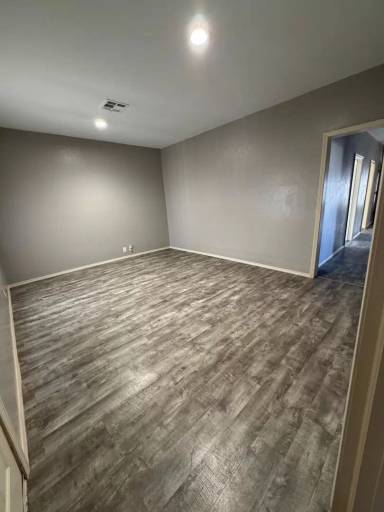 Main picture of 921 E 14th St