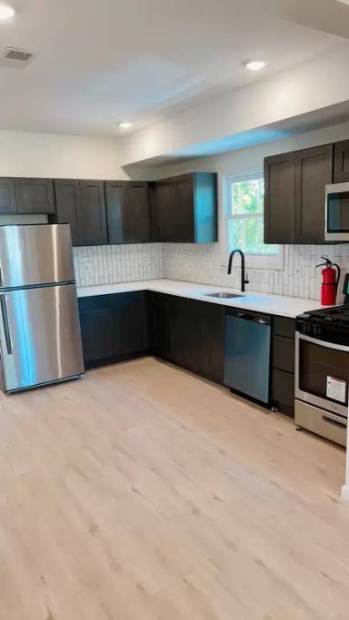 Main picture of 140 Fabyan Pl