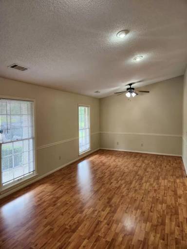 Main picture of 1706 37th St NE