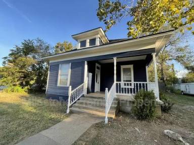 Main picture of 721 W Monterey St