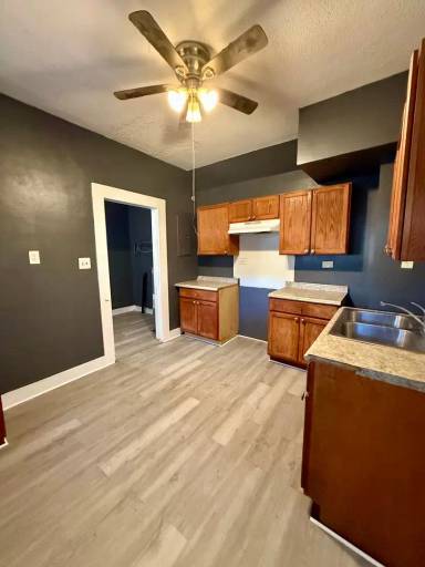 Main picture of 843 Crestwood St
