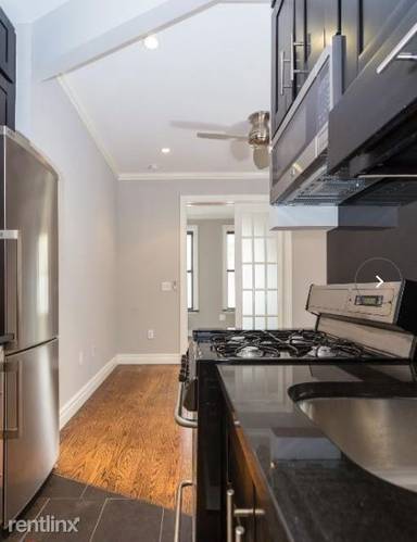 Main picture of 309 E 8th St