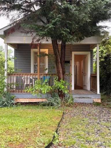 Main picture of 1008 W 13th St