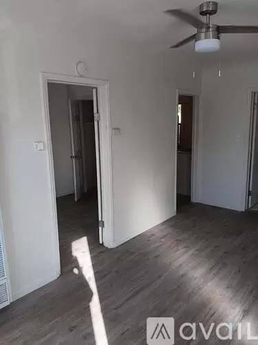 Main picture of 401 E 7th St