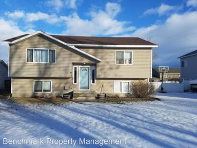 Main picture of 303 Pearl Dr