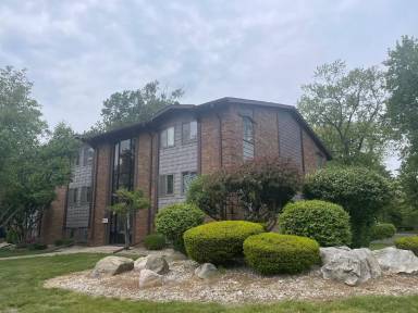 Main picture of 927 N Macomb St