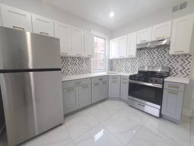 Main picture of 210 Myrtle Ave