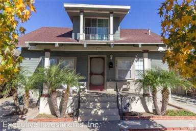 Main picture of 339 W 1st St