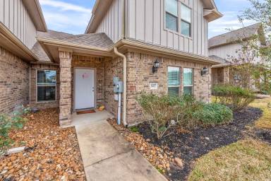 Main picture of 3630 Kenyon Dr