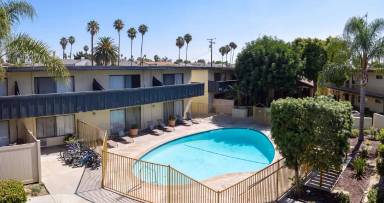 Main picture of 1325 W Rosecrans Ave