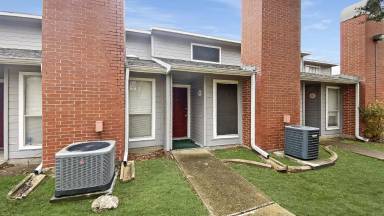 Main picture of 1501 Stallings Dr