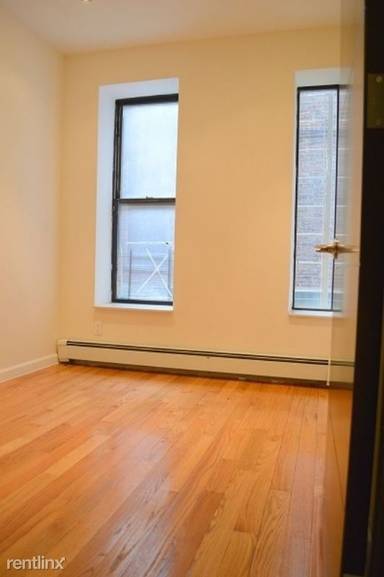 Main picture of 123 W 106th St