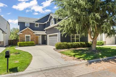 Main picture of 552 E Whitney Ct