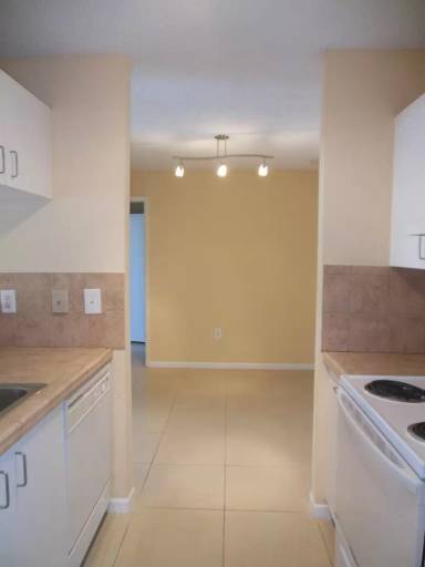 Main picture of 1743 Village Blvd