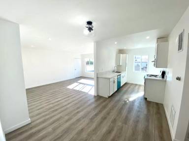Main picture of 8115 Romaine St